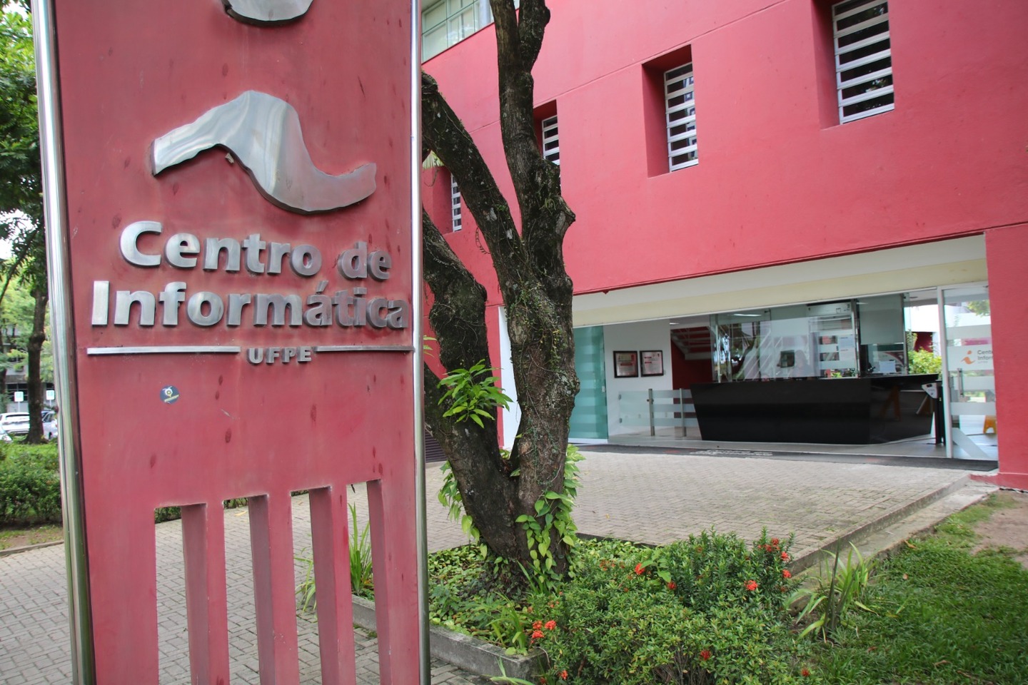 Facade of the Center for Informatics (CIn) at UFPE